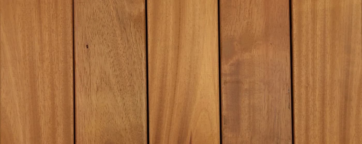 Planches de Tatajuba brun doré au veinage régulier